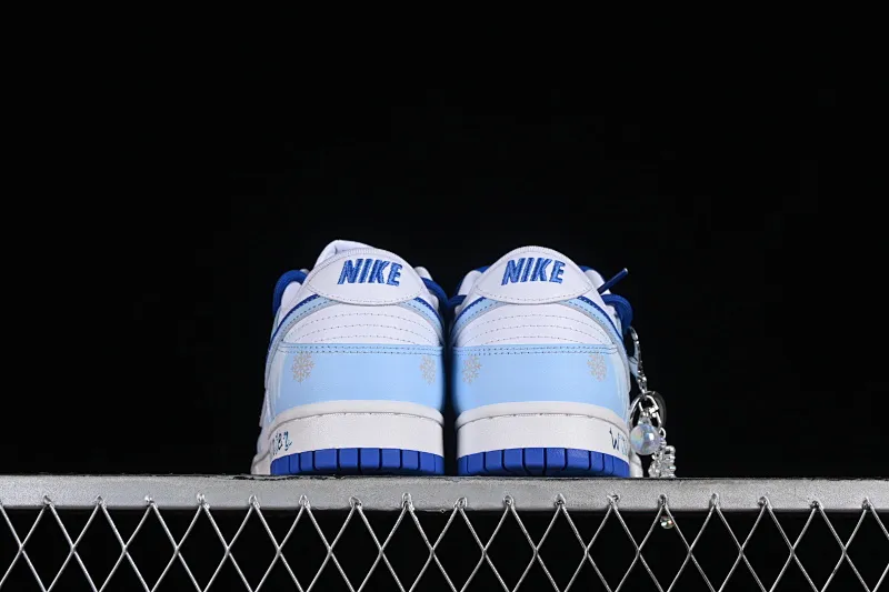 All categories Nk SB Dunk series Nk SB Dunk Low low-top sneakers Nk Dunk Low Winter has arrived Simple white and blue SB strap low-top casual sneakers DV0831-104